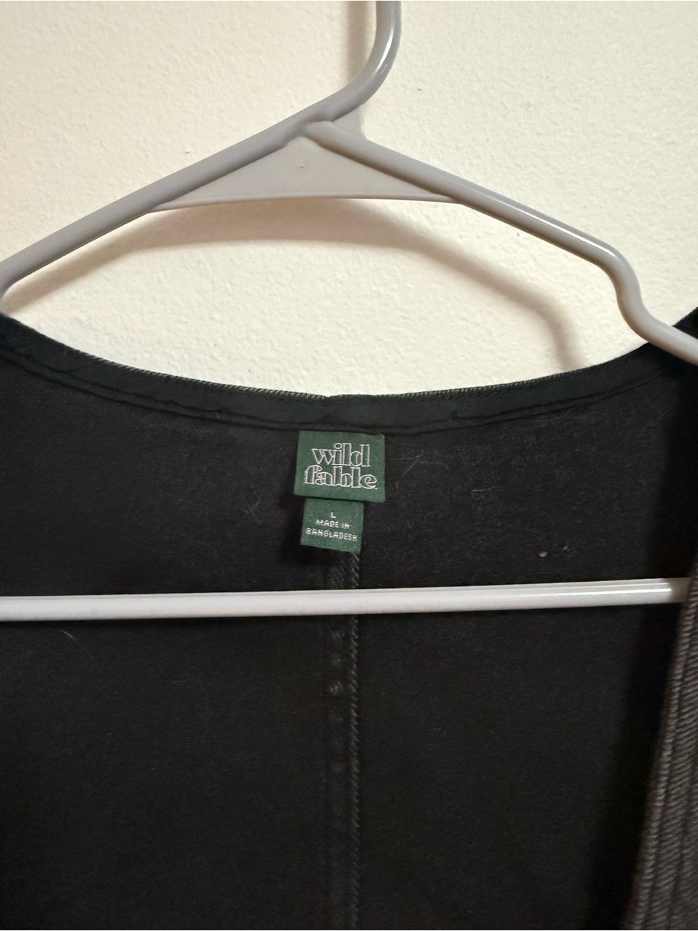 wild fable Black V-Neck Crop Tank - Picture 2 of 4